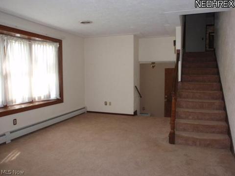 42968 Crestlane Dr, Elyria, OH 44035 photo 2