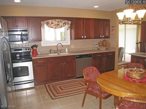 6913 Day Dr, Parma, OH 44129 photo 7