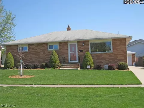 6913 Day Dr, Parma, OH 44129 photo 1