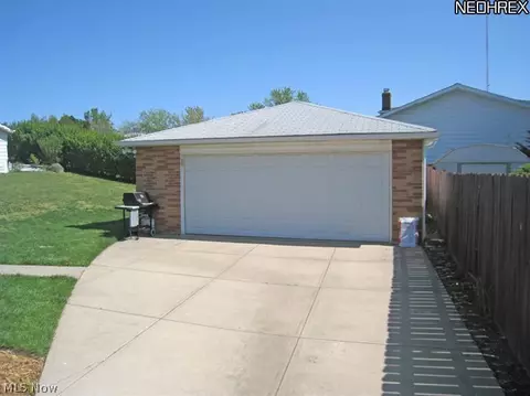 6913 Day Dr, Parma, OH 44129 photo 18