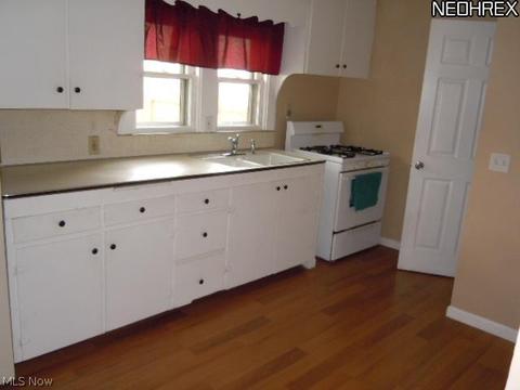 215 Warren Ave, Elyria, OH 44035 photo 3