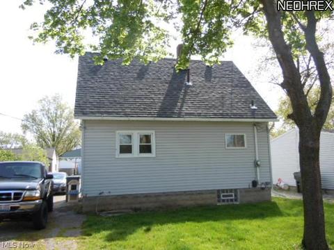 215 Warren Ave, Elyria, OH 44035 photo 2