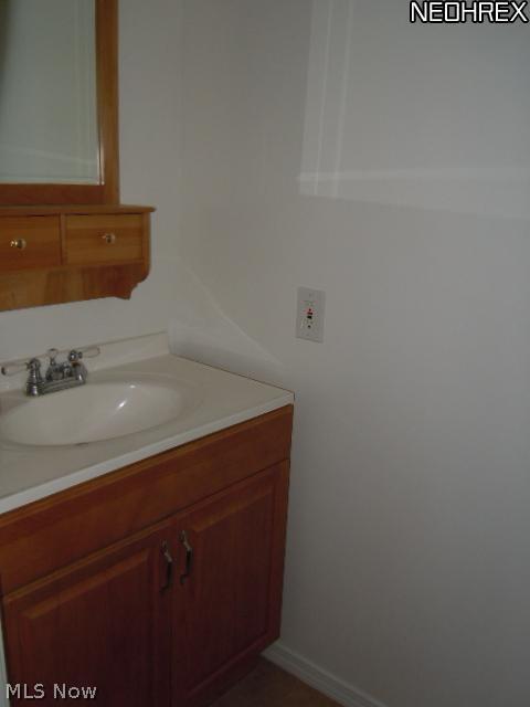 215 Warren Ave, Elyria, OH 44035 photo 11