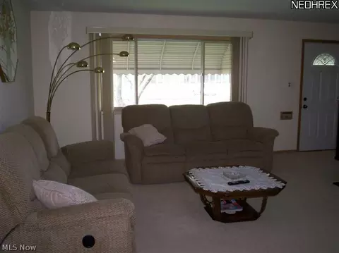 811 E 272nd St, Euclid, OH 44132 photo 2