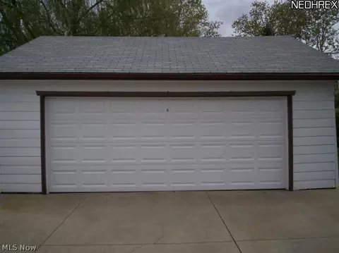811 E 272nd St, Euclid, OH 44132 photo 14