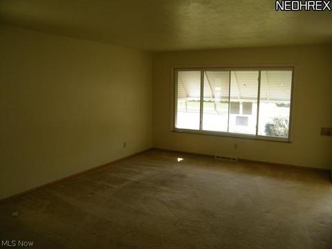 5465 E 141, Maple Heights, OH 44137 photo 3