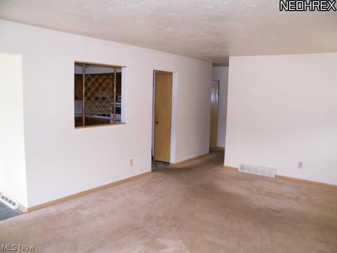5465 E 141, Maple Heights, OH 44137 photo 2