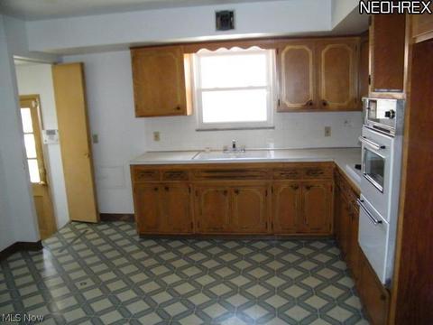 5465 E 141, Maple Heights, OH 44137 photo 5