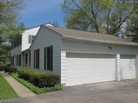 7577 Wake Robin Dr, Hudson, OH 44236 photo 2