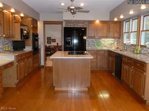 10080 Pinecrest Rd, Concord, OH 44077 photo 2