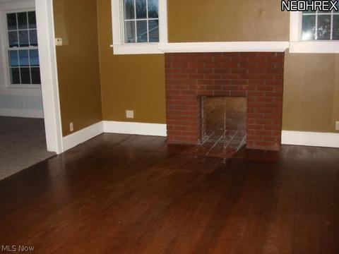 615 E 4th St, Dover, OH 44622 photo 3