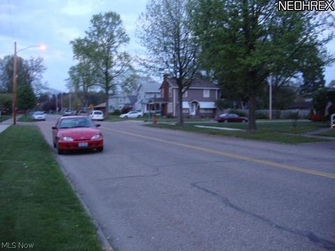 615 E 4th St, Dover, OH 44622 photo 2
