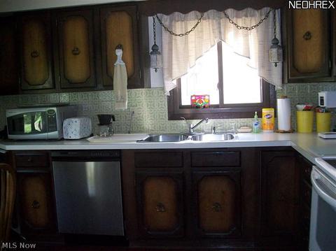 702 Lucille Dr, Elyria, OH 44035 photo 5