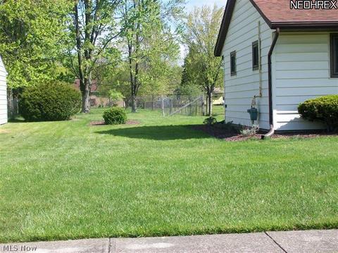 702 Lucille Dr, Elyria, OH 44035 photo 12