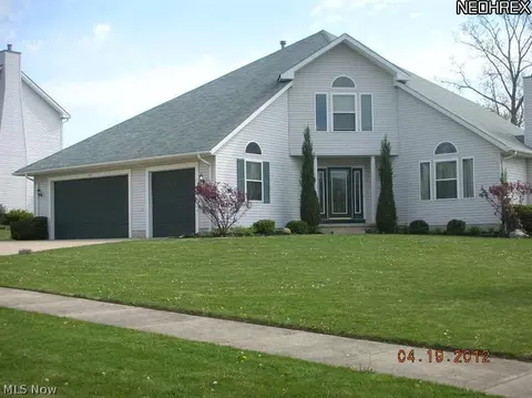 40 Ledgeview Ct, Maple Heights, OH 44137 photo 1