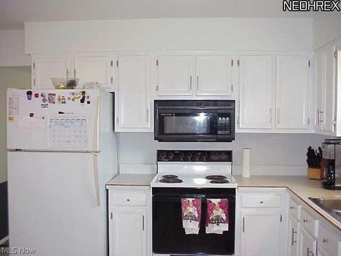 105 Naples Dr, Elyria, OH 44035 photo 10