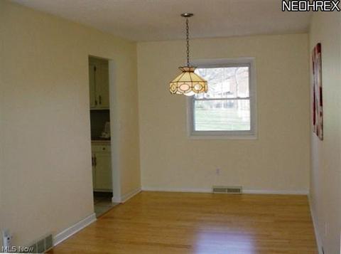 105 Naples Dr, Elyria, OH 44035 photo 7