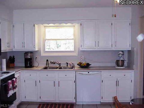 105 Naples Dr, Elyria, OH 44035 photo 9