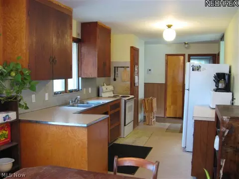 24 Baker St, Berea, OH 44017 photo 3