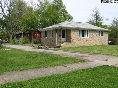 24 Baker St, Berea, OH 44017 photo 1