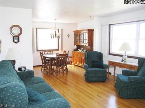 31820 Daniel Dr, Willowick, OH 44095 photo 2