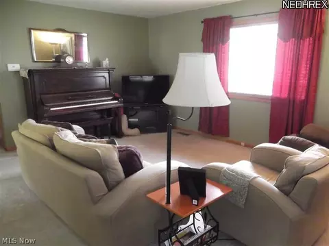 604 Koerber Ave, Akron, OH 44314 photo 3
