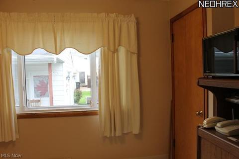 401 Beebe Ave, Elyria, OH 44035 photo 10