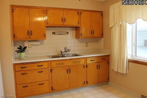 401 Beebe Ave, Elyria, OH 44035 photo 4