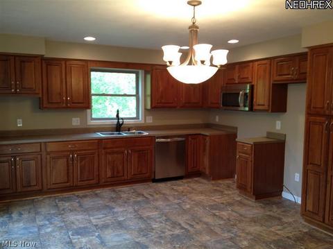 148 Karns Dr, Dover, OH 44622 photo 3