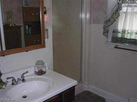 418 Adams St, Elyria, OH 44035 photo 6