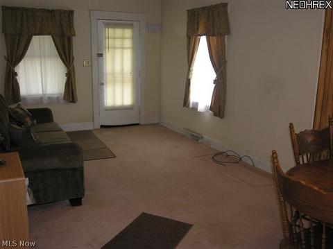 418 Adams St, Elyria, OH 44035 photo 2