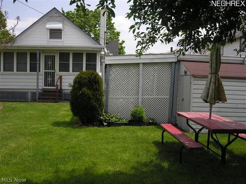 418 Adams St, Elyria, OH 44035 photo 17