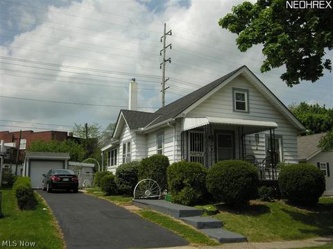 418 Adams St, Elyria, OH 44035 photo 1