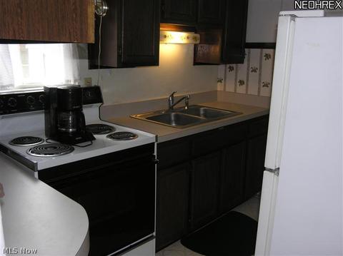 418 Adams St, Elyria, OH 44035 photo 8