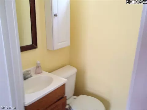 319 W 12th St, Dover, OH 44622 photo 8