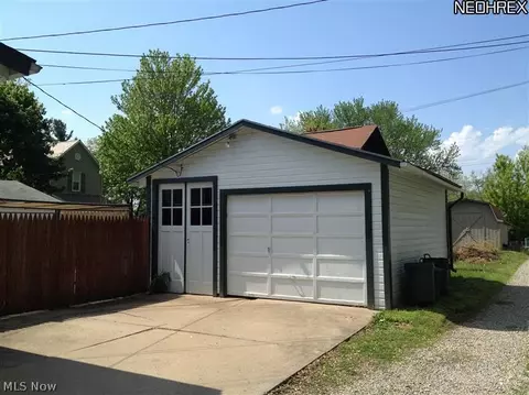 319 W 12th St, Dover, OH 44622 photo 13