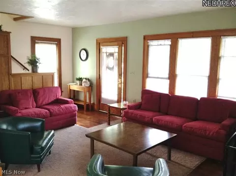 319 W 12th St, Dover, OH 44622 photo 3