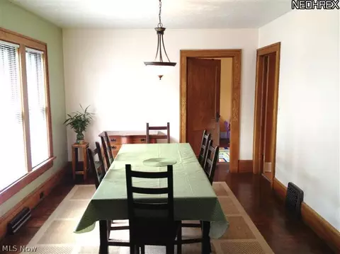319 W 12th St, Dover, OH 44622 photo 4