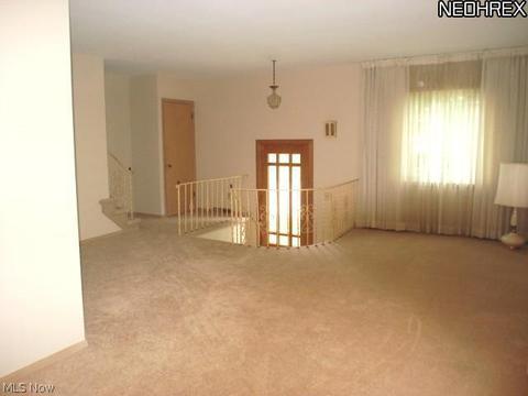 22967 Ivan Ave, Euclid, OH 44123 photo 3