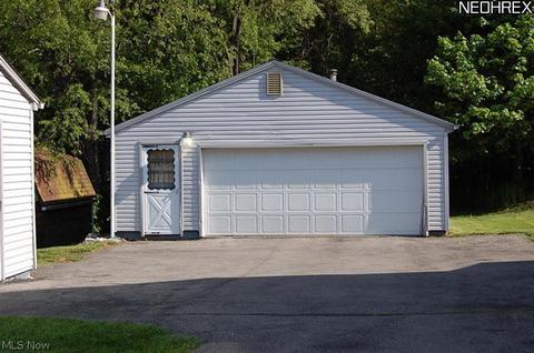 146 Chestnut St, Struthers, OH 44471 photo 9