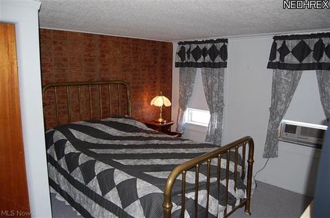 146 Chestnut St, Struthers, OH 44471 photo 6