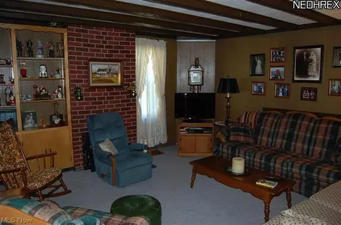 146 Chestnut St, Struthers, OH 44471 photo 3