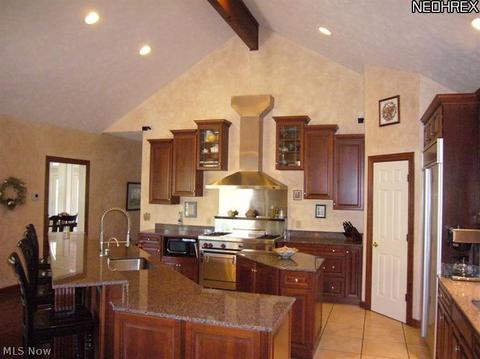 11135 Beechnut Ln, Munson, OH 44024 photo 3