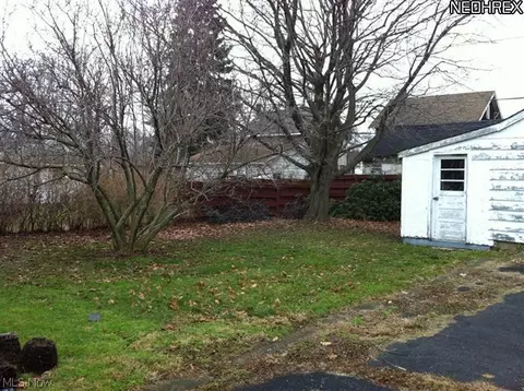 1935 E 45th St, Ashtabula, OH 44004 photo 11