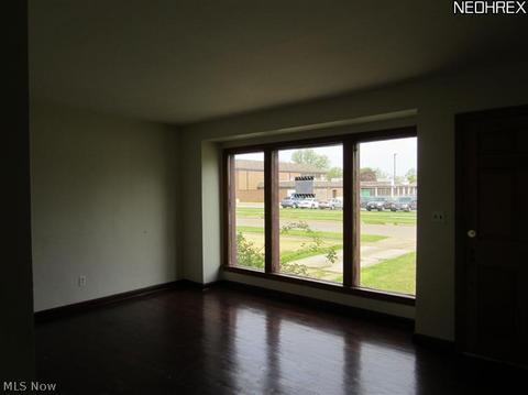 2334 E 34th St, Lorain, OH 44055 photo 6
