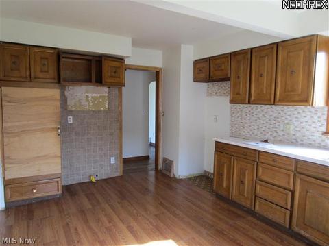 2334 E 34th St, Lorain, OH 44055 photo 7