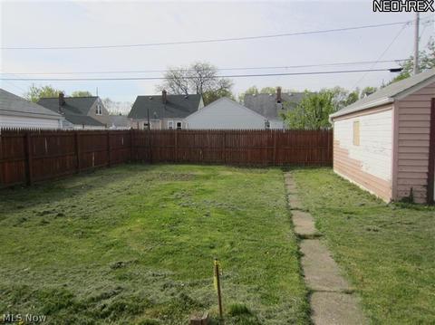 2334 E 34th St, Lorain, OH 44055 photo 2