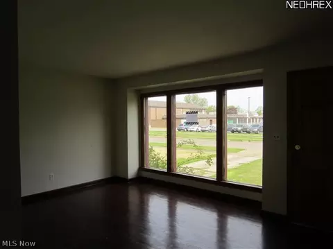 2334 E 34th St, Lorain, OH 44055 photo 6