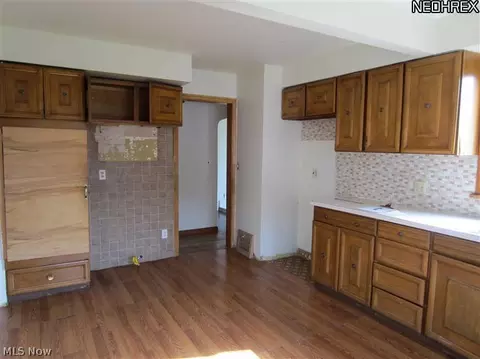 2334 E 34th St, Lorain, OH 44055 photo 7