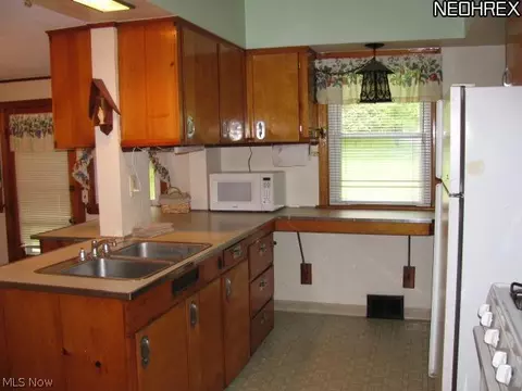 6908 Hillside Rd, Independence, OH 44131 photo 2